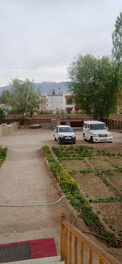 Lhardak Home stay Leh Bagian luar foto